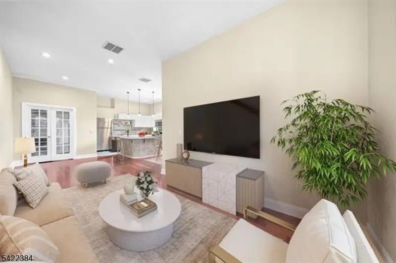 240 Clendenny Ave #5A, Jersey City, NJ 07304 - #2