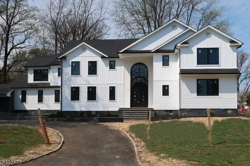 261 Apple Tree Ln, Mountainside, NJ 07092 - #1