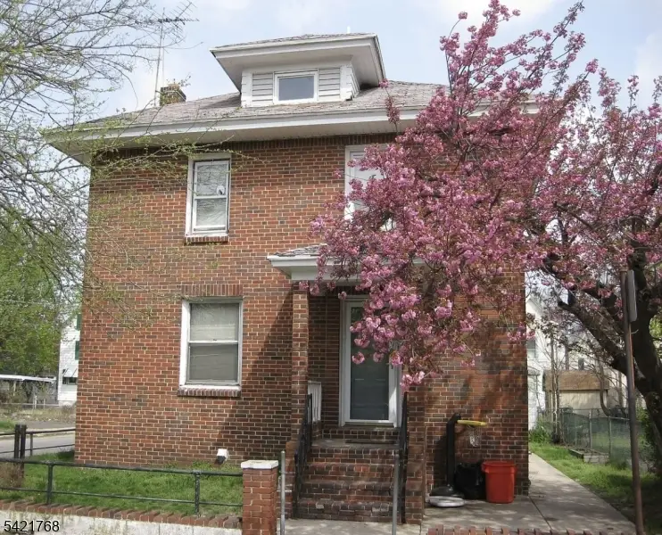 29 W Madison St, Paulsboro, NJ 08066 - #1