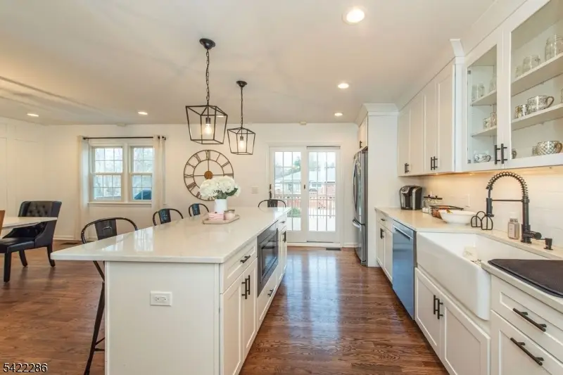 8 Cypress Ct, Fairfield, NJ 07004 - #2