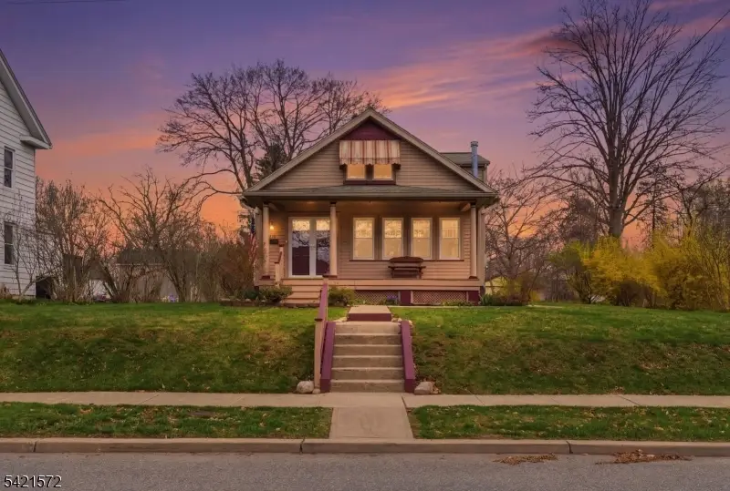 419 Greenwich St, Belvidere, NJ 07823 - #1