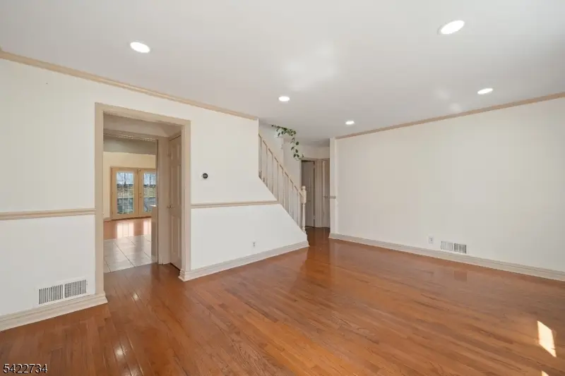 22 Cottage Ln, Clifton, NJ 07012 - #2
