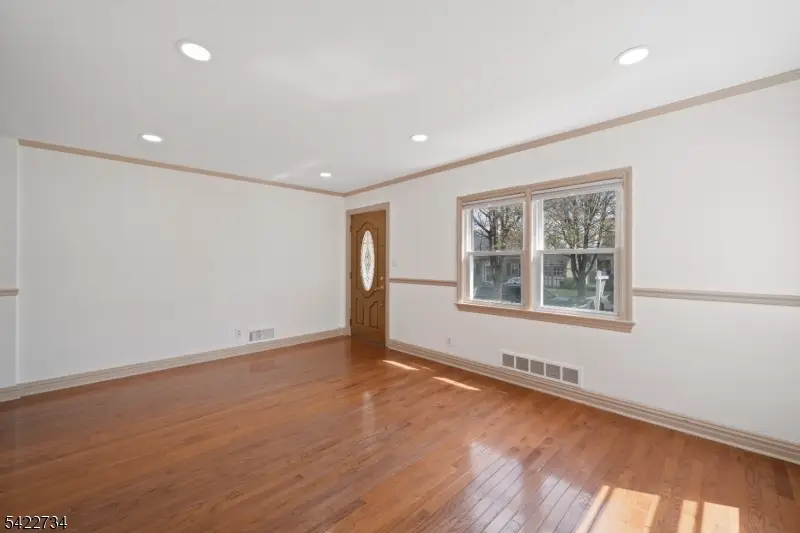 22 Cottage Ln, Clifton, NJ 07012 - #3