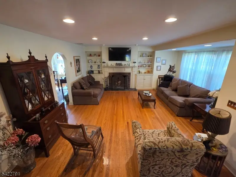 305 E 40th St, Paterson, NJ 07504 - #2