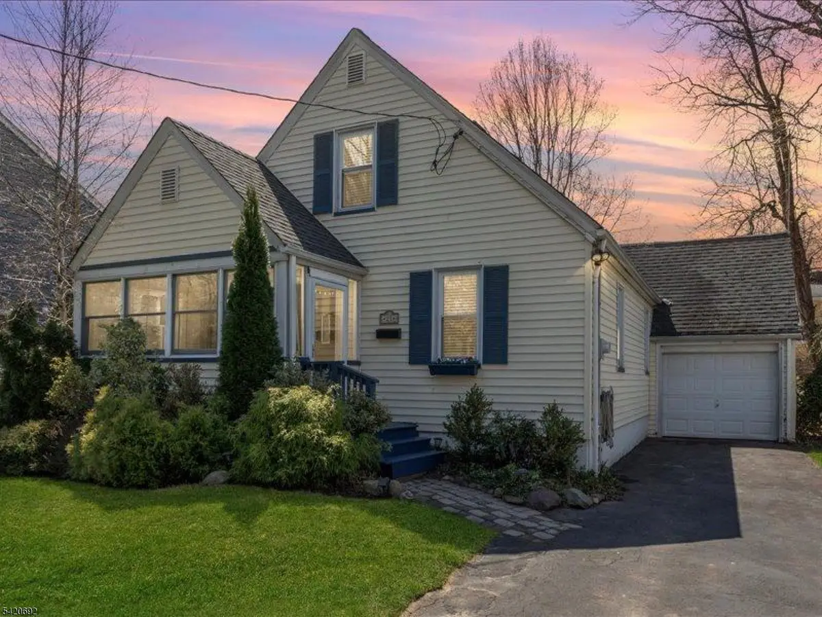 21 Mohawk Drive, Cranford, NJ 07016 - #1