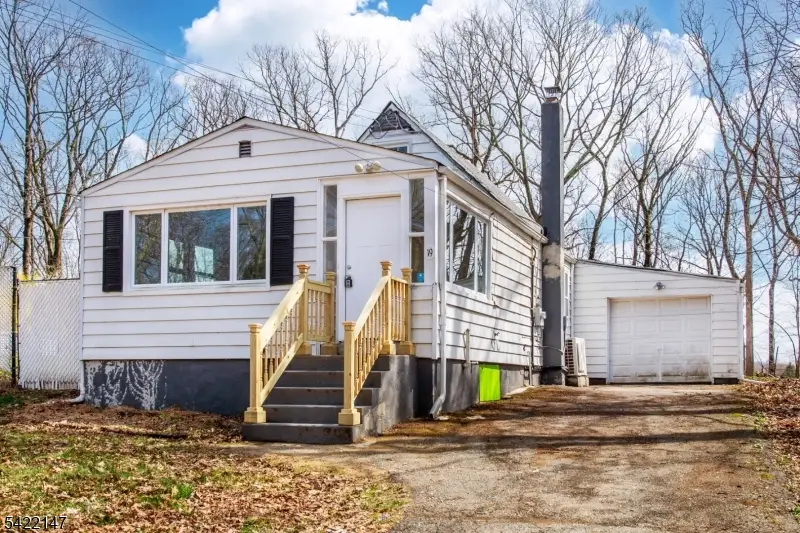 19 Homestead Rd, Lake Hopatcong, NJ 07849 - #1