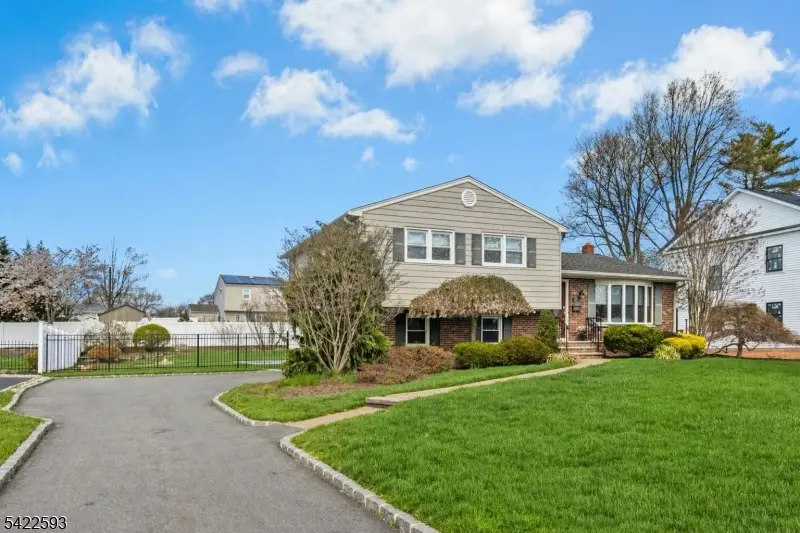 46 Surrey Road, Clark, NJ 07066 - #3