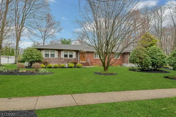 3 Pilgrim Dr, Roxbury Twp., NJ 07876