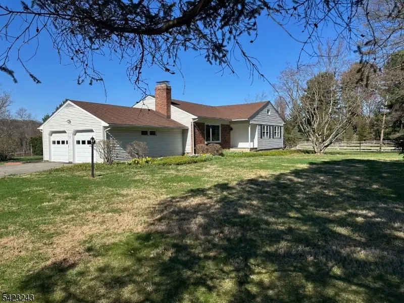 1 Scarlet Oak Rd, Tewksbury, NJ 07830 - #2