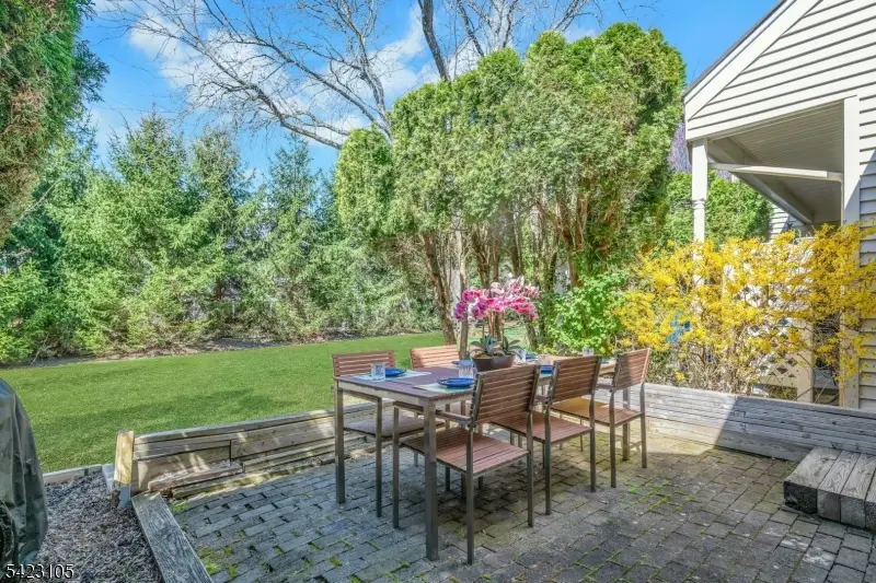 14 Pembroke Dr, Mendham, NJ 07945 - #3