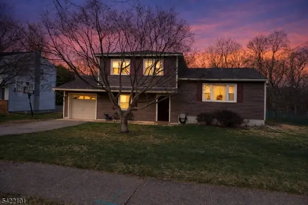 105 College View Dr, Hackettstown Town, NJ 07840