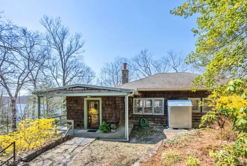 27 Middle Road, Bloomingdale, NJ 07403 - #3