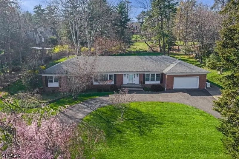 5 Edgehill Rd, Llewellyn Park, NJ 07052 - #1