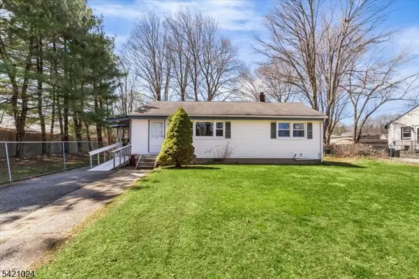 191 Lindley Ct, Andover Boro, NJ 07821