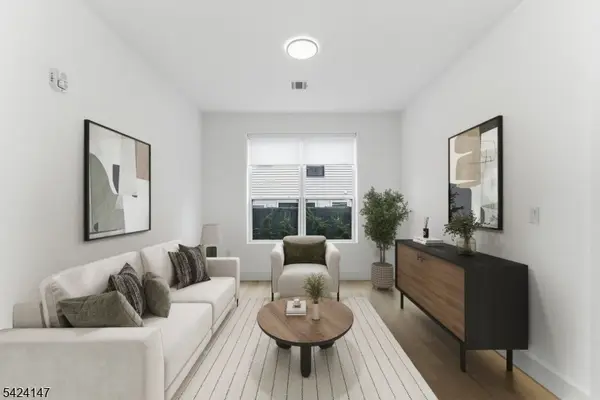 649 38th St, Union City, NJ 07087