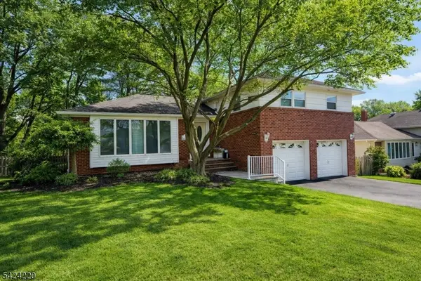 106 Holster Rd, Clifton City, NJ 07013