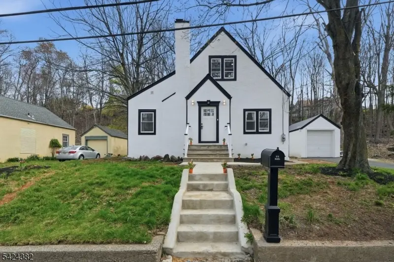 31 Saint Moritz Pl, Wayne, NJ 07470 - #1