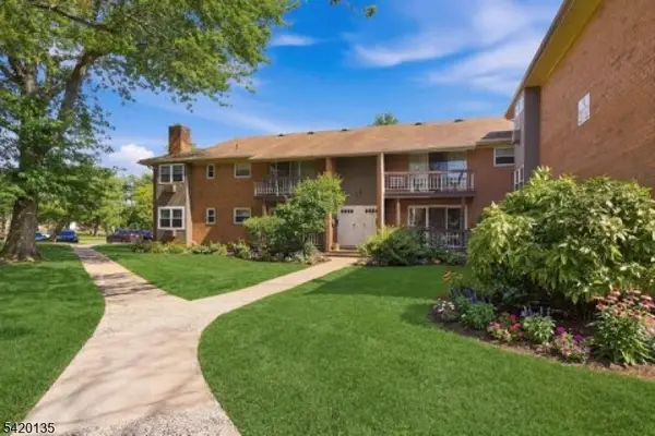 16 Deanna Dr #20, Hillsborough Twp., NJ 08844