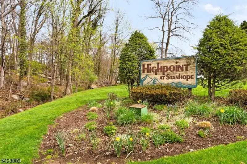 11196 Dell Pl, Stanhope, NJ 07874 - #2