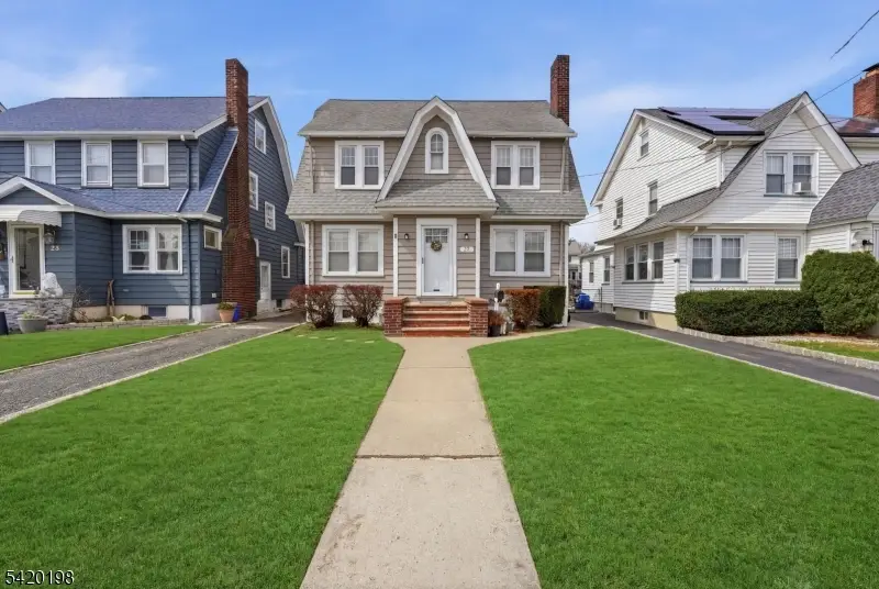 27 Reservoir Pl, Belleville, NJ 07109 - #1