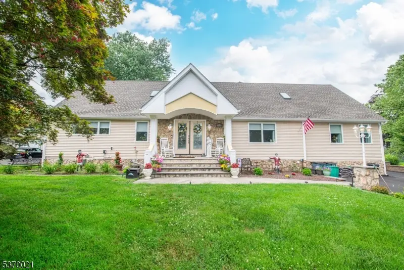 18 Cleary Pl, Fairfield, NJ 07004 - #1