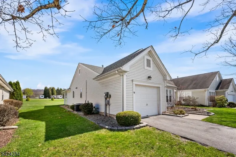 18 Kensington Cir, Brookfield, NJ 07823 - #2