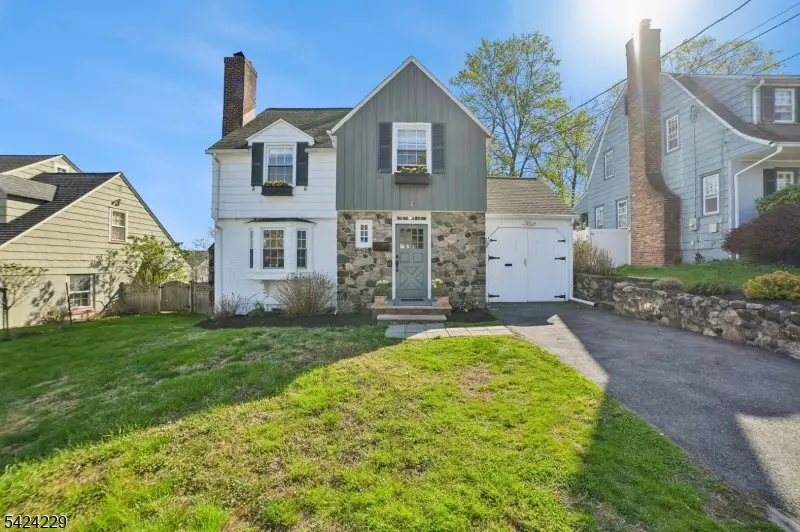 44 Pine St, West Orange, NJ 07052 - #1