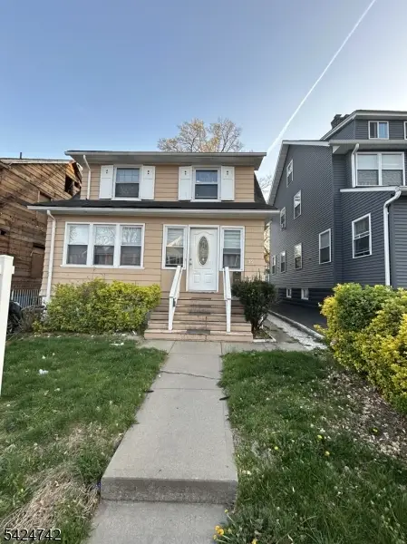 39 Wayne Ave, East Orange City, NJ 07036