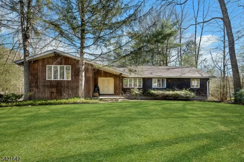 24 Deerhaven Ln, Newfoundland, NJ 07435 - #1