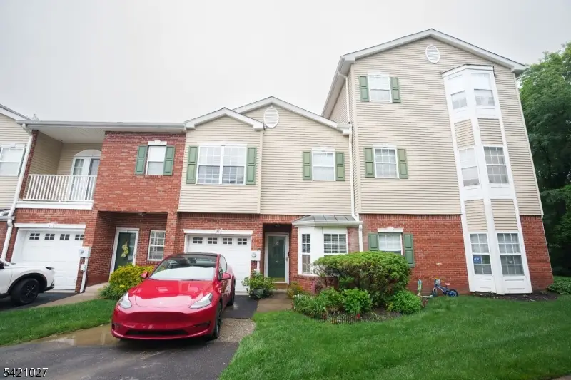 32 Windsor Dr, Lincoln Park, NJ 07035 - #1