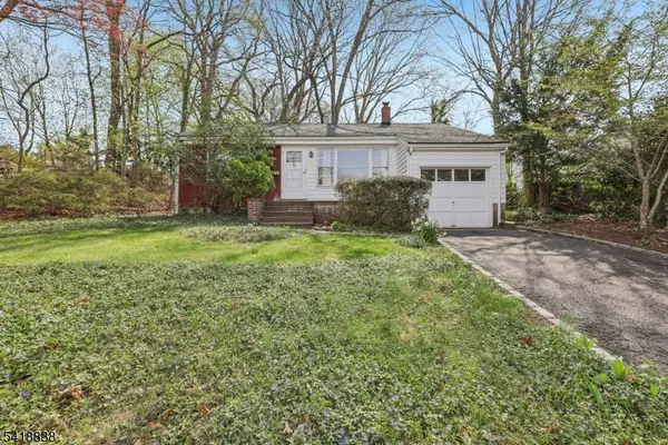 24 Pearl St, Summit City, NJ 07901