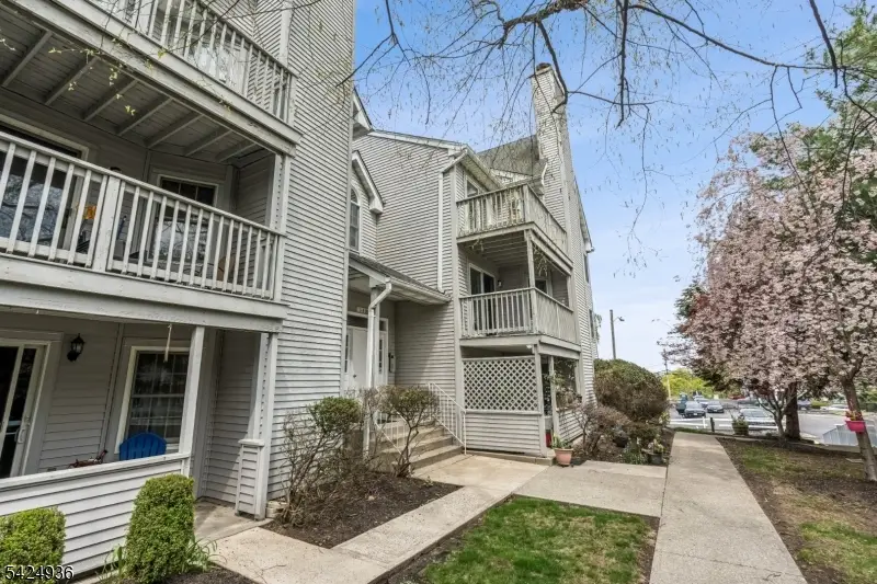 8 Quartz Ln, Paterson, NJ 07501 - #2