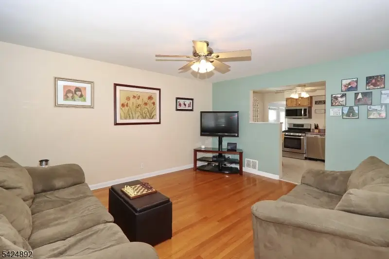 722 Pine St, Roselle Park, NJ 07204 - #3