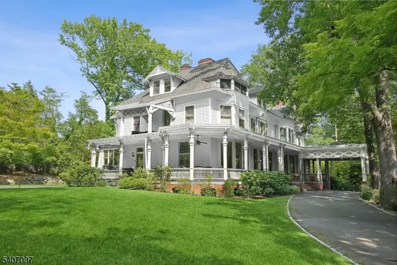 40 Highland Ave, Millburn, NJ 07078 - #2