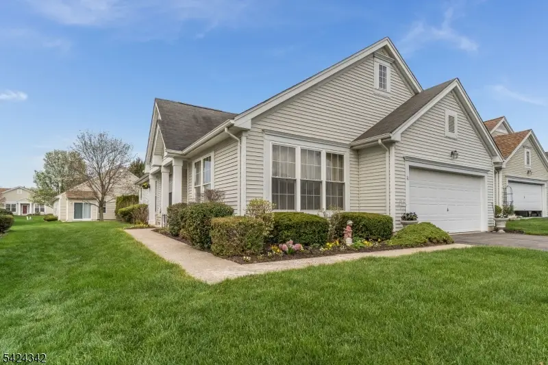 11 Stafford Ln, Brookfield, NJ 07823 - #1