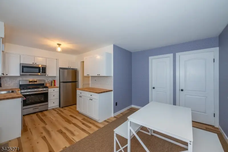 160 Cynthia Dr, Beattystown, NJ 07840 - #3