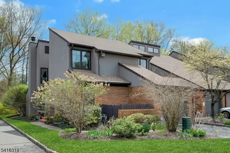 21 Shelley Pl, Morris, NJ 07960 - #3