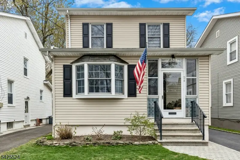 24 Windsor Pl, Cranford, NJ 07016 - #1