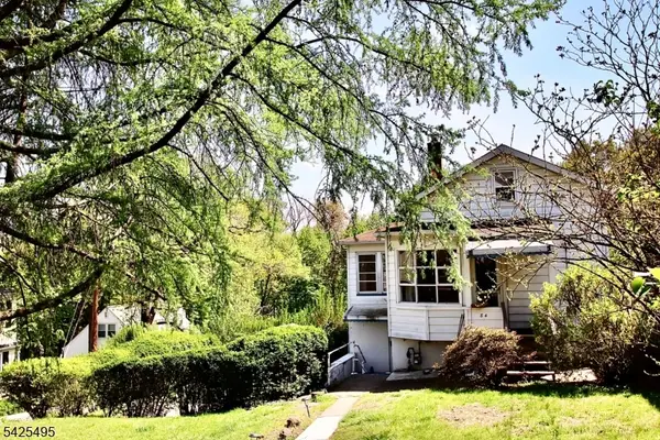 84 N 12th St, Hawthorne Boro, NJ 07506