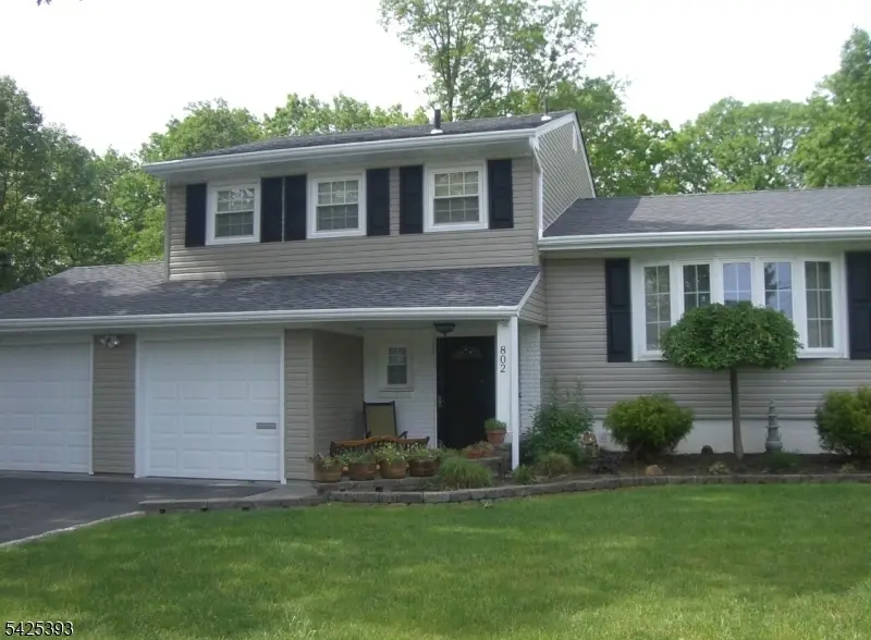 802 Riverbend Dr, Clark, NJ 07066 - #2