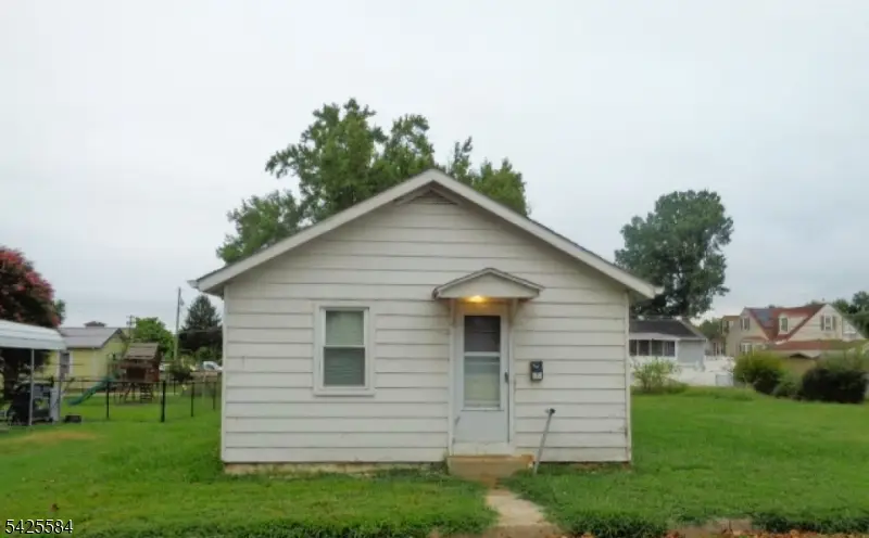 82 Castle Heights Ave, Pennsville, NJ 08070 - #1