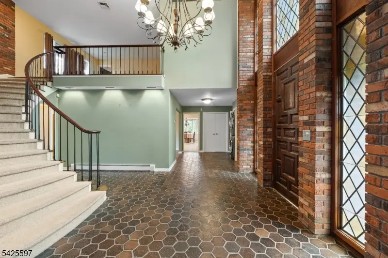 77 Macarthur Dr, Clifton, NJ 07013 - #2