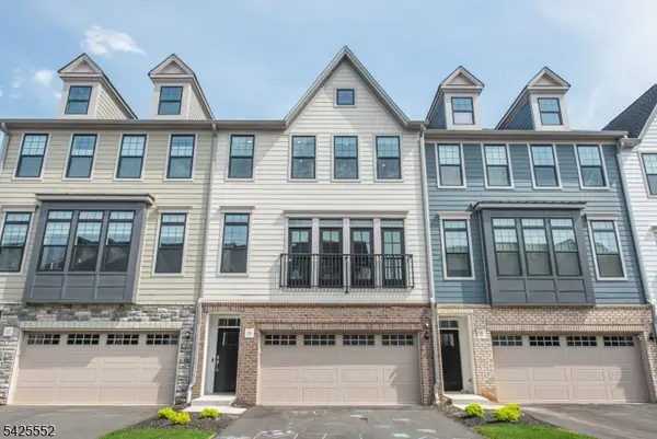 15 Cinnamon Dr, Upper Saddle River Boro, NJ 07458