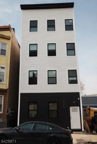 142 Mill St, Paterson City, NJ 07501