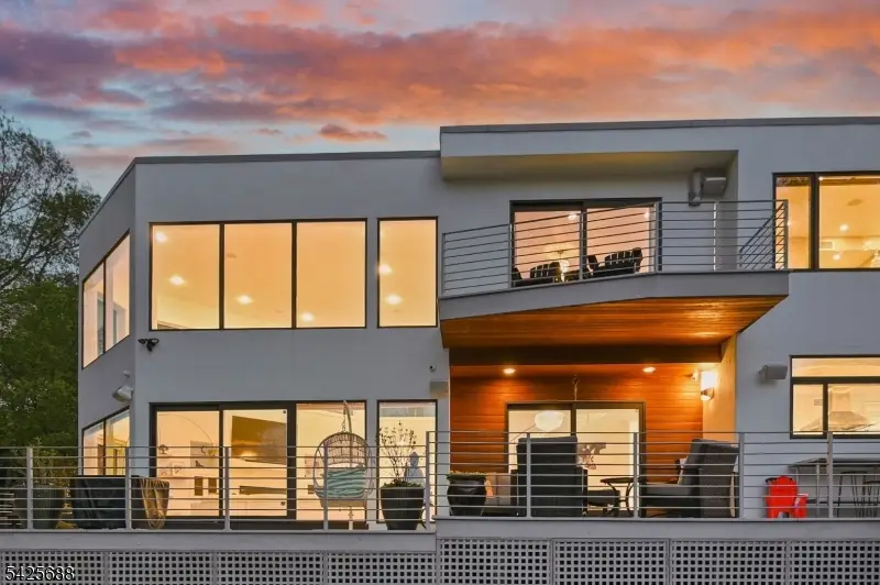 28 Glen Ct, Pompton Lakes, NJ 07442 - #2