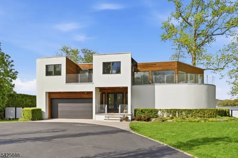 28 Glen Ct, Pompton Lakes, NJ 07442 - #3