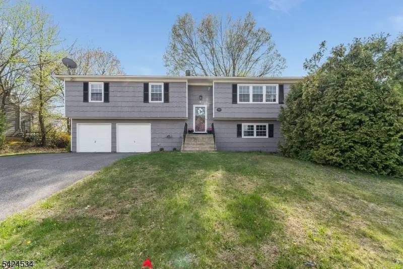 214 Powderhorn Dr, Lopatcong, NJ 08865 - #1