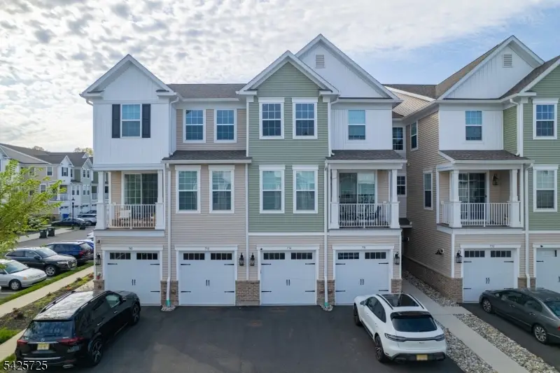 734 Station Rd, Dunellen, NJ 08812 - #1