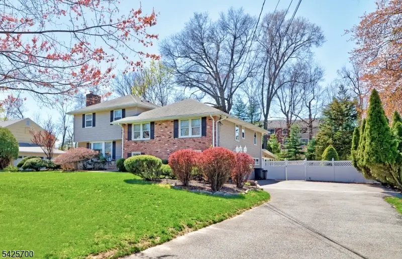 2 Midwood Dr, Florham Park, NJ 07932 - #2