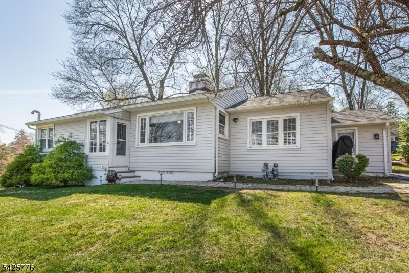 1 Shawnee Trl, Lake Mohawk, NJ 07871 - #2